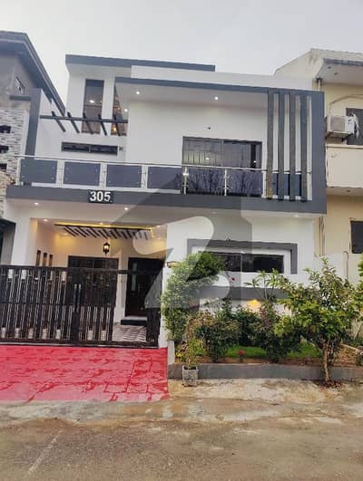 میڈیا ٹاؤن راولپنڈی میں 4 کمروں کا 5 مرلہ مکان 3.65 کروڑ میں برائے فروخت۔