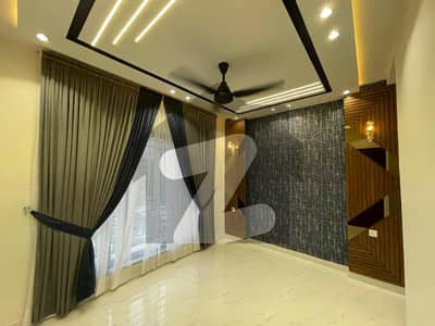 بحریہ ٹاؤن سیکٹر سی بحریہ ٹاؤن,لاہور میں 3 کمروں کا 5 مرلہ مکان 2.5 کروڑ میں برائے فروخت۔