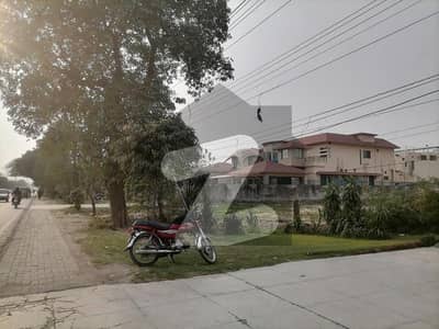 ڈی ایچ اے فیز 3 - بلاک وائے فیز 3,ڈیفنس (ڈی ایچ اے),لاہور میں 2 کنال رہائشی پلاٹ 12.4 کروڑ میں برائے فروخت۔ ڈی ایچ اے فیز 3 - بلاک وائے فیز 3,ڈیفنس (ڈی ایچ اے),لاہور میں 2 کنال رہائشی پلاٹ 12.4 کروڑ میں برائے فروخت۔