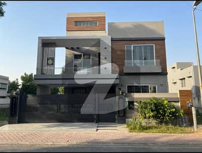 بحریہ ٹاؤن سیکٹر سی بحریہ ٹاؤن,لاہور میں 5 کمروں کا 10 مرلہ مکان 4.25 کروڑ میں برائے فروخت۔