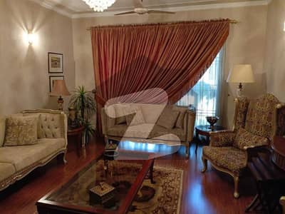 ڈی ایچ اے فیز 4 ڈیفنس (ڈی ایچ اے),لاہور میں 5 کمروں کا 1 کنال مکان 7.1 کروڑ میں برائے فروخت۔