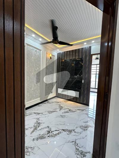 5 Marla Lower Portion Like New