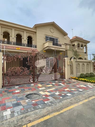1 Kanal Luxury House Available For Sale