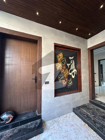 جوبلی ٹاؤن لاہور میں 6 کمروں کا 5 مرلہ مکان 2.35 کروڑ میں برائے فروخت۔