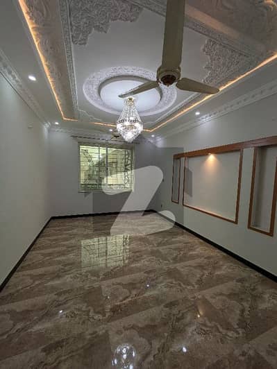 GULBERG RESIDENCIA 10 MARLA UPPER FLOOR FOR RENT