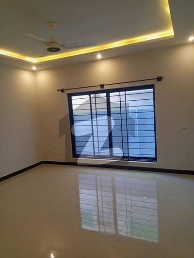 GULBERG RESIDENCIA 10M UPPER FLOOR For RENT