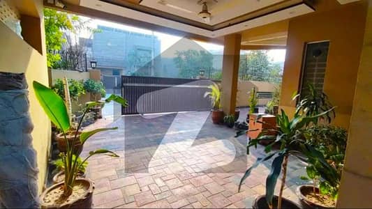 لیک سٹی میڈوز فیز 1 لیک سٹی میڈوز,لاہور میں 4 کمروں کا 10 مرلہ مکان 4.7 کروڑ میں برائے فروخت۔