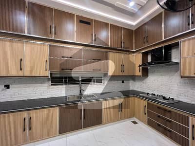 جوبلی ٹاؤن لاہور میں 4 کمروں کا 3 مرلہ مکان 1.3 کروڑ میں برائے فروخت۔