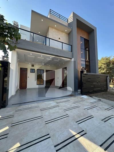 بی ۔ 17 اسلام آباد میں 4 کمروں کا 8 مرلہ مکان 4.3 کروڑ میں برائے فروخت۔