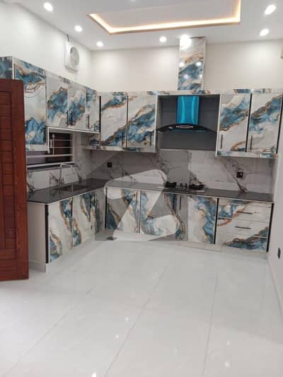 5 Marla UPPER PORTION FOR RENT IN NASHAMAN-E-IQBAL PHASE 2 MAIN COLLEGE ROAD LHR