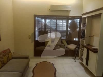 بہادر آباد گلشنِ اقبال ٹاؤن,کراچی میں 10 مرلہ دفتر 3.5 لاکھ میں کرایہ پر دستیاب ہے۔