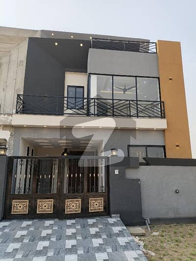 بش ایگزیکٹو ولاز ملتان میں 4 کمروں کا 4 مرلہ مکان 1.65 کروڑ میں برائے فروخت۔ بش ایگزیکٹو ولاز ملتان میں 4 کمروں کا 4 مرلہ مکان 1.65 کروڑ میں برائے فروخت۔