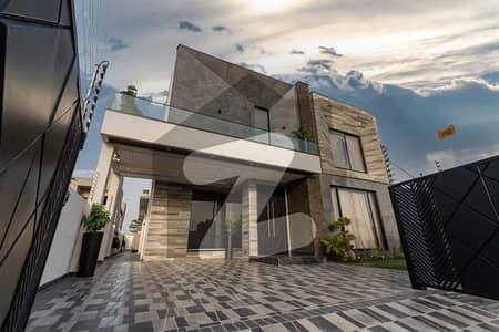 ڈی ایچ اے فیز 7 ڈیفنس (ڈی ایچ اے),لاہور میں 5 کمروں کا 1 کنال مکان 7.47 کروڑ میں برائے فروخت۔