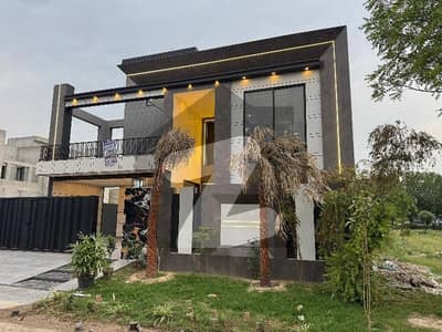 1 KANAL BRAND NEW CORNER HOUSE WITH MODERN ELEVATION AVAILABLE FOR SALE IN PRIME LOCATION OF IEP ENGINEERING TOWN