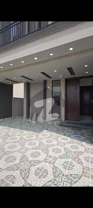 بحریہ ٹاؤن - عالمگیر بلاک بحریہ ٹاؤن ۔ سیکٹر ایف,بحریہ ٹاؤن,لاہور میں 4 کمروں کا 11 مرلہ مکان 2.7 کروڑ میں برائے فروخت۔