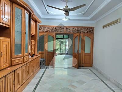 جی ۔ 11 اسلام آباد میں 3 کمروں کا 8 مرلہ بالائی پورشن 1.0 لاکھ میں کرایہ پر دستیاب ہے۔