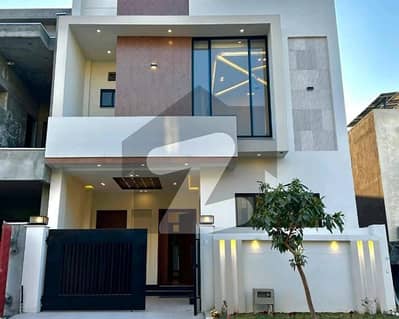 فیصل مارگلہ سٹی بی ۔ 17,اسلام آباد میں 4 کمروں کا 6 مرلہ مکان 2.45 کروڑ میں برائے فروخت۔