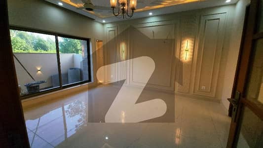 بحریہ ٹاؤن کراچی کراچی میں 5 کمروں کا 11 مرلہ مکان 4.4 کروڑ میں برائے فروخت۔