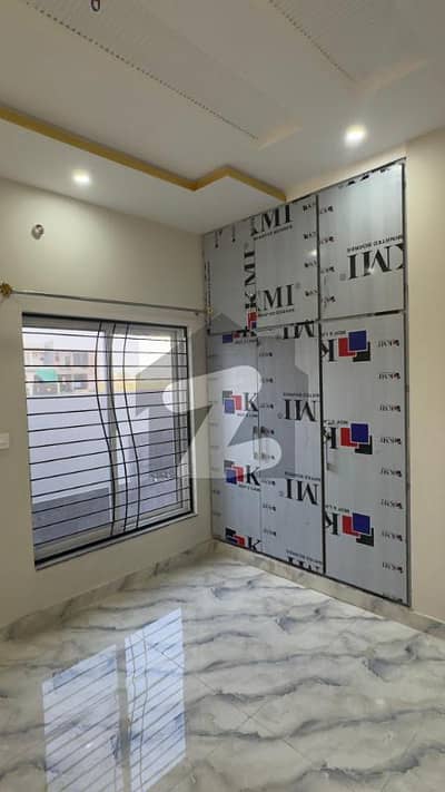 نواب ٹاؤن لاہور میں 3 کمروں کا 3 مرلہ مکان 65.0 ہزار میں کرایہ پر دستیاب ہے۔