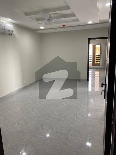 دی رائل مال اینڈ ریزیڈینسی بحریہ انکلیو,بحریہ ٹاؤن,اسلام آباد میں 2 کمروں کا 6 مرلہ فلیٹ 70.0 ہزار میں کرایہ پر دستیاب ہے۔