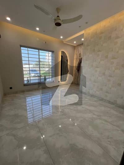 ازمیر ٹاؤن لاہور میں 3 کمروں کا 1 کنال بالائی پورشن 95.0 ہزار میں کرایہ پر دستیاب ہے۔