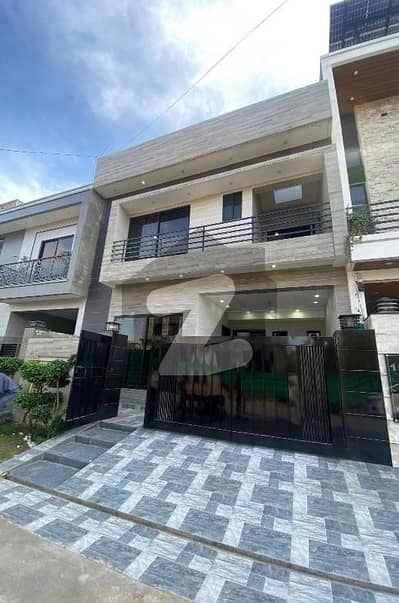 طارق گارڈنز لاہور میں 5 کمروں کا 5 مرلہ مکان 2.45 کروڑ میں برائے فروخت۔