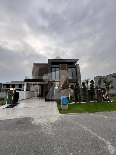 ڈی ایچ اے فیز 8 - بلاک ڈبلیو فیز 8,ڈیفنس (ڈی ایچ اے),لاہور میں 6 کمروں کا 1 کنال مکان 12.0 کروڑ میں برائے فروخت۔