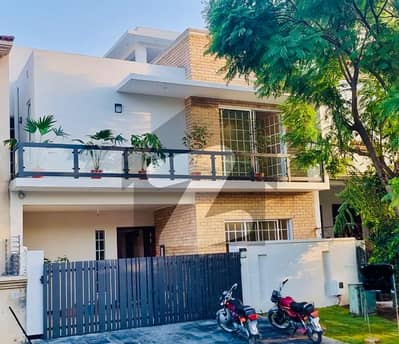 ڈی ۔ 12/4 ڈی ۔ 12,اسلام آباد میں 4 کمروں کا 8 مرلہ مکان 9.75 کروڑ میں برائے فروخت۔