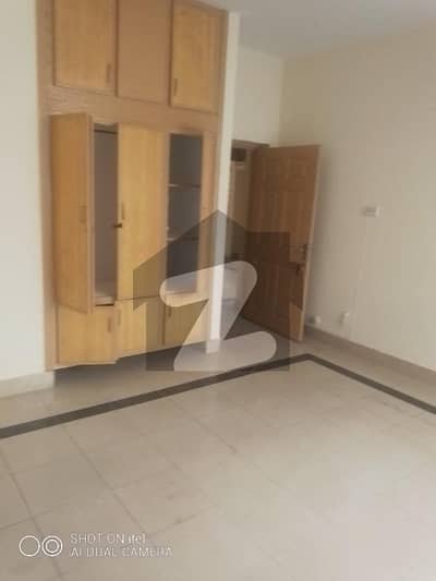 سیٹیلائیٹ ٹاؤن - بلاک بی سیٹیلائیٹ ٹاؤن,راولپنڈی میں 4 کمروں کا 8 مرلہ بالائی پورشن 1.25 لاکھ میں کرایہ پر دستیاب ہے۔