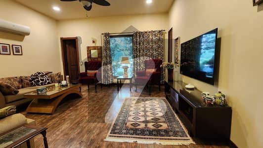 ایف ۔ 10 اسلام آباد میں 5 کمروں کا 1 کنال مکان 9.0 لاکھ میں کرایہ پر دستیاب ہے۔