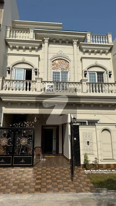 جوبلی ٹاؤن لاہور میں 5 کمروں کا 5 مرلہ مکان 2.0 کروڑ میں برائے فروخت۔