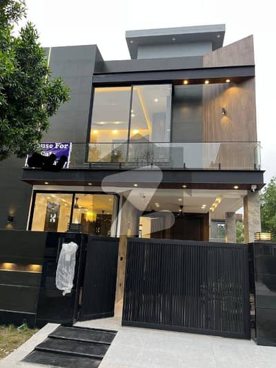 ڈی ایچ اے 11 رہبر سیکٹر 2 ڈی ایچ اے 11 رہبر,لاہور میں 3 کمروں کا 5 مرلہ مکان 2.95 کروڑ میں برائے فروخت۔