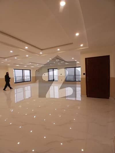 بحریہ ٹاؤن قائد بلاک بحریہ ٹاؤن سیکٹر ای,بحریہ ٹاؤن,لاہور میں 8 مرلہ دفتر 95.0 ہزار میں کرایہ پر دستیاب ہے۔