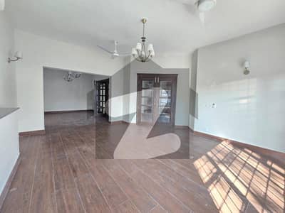 ای ۔ 7 اسلام آباد میں 5 کمروں کا 1 کنال مکان 14.0 لاکھ میں کرایہ پر دستیاب ہے۔