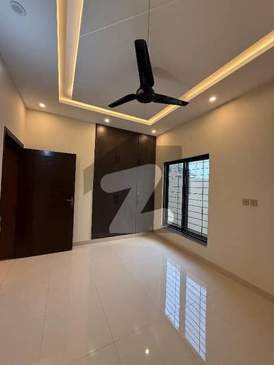 پارک ویو سٹی لاہور میں 1 کمرے کا 5 مرلہ زیریں پورشن 42.0 ہزار میں کرایہ پر دستیاب ہے۔