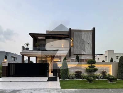 One kanal luxurious bungalow located near park and mosque