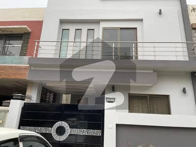 ڈی ایچ اے فیز 6 ڈیفنس (ڈی ایچ اے),لاہور میں 3 کمروں کا 5 مرلہ مکان 1.2 لاکھ میں کرایہ پر دستیاب ہے۔