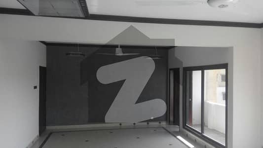 سِی ویو اپارٹمنٹس کراچی میں 3 کمروں کا 10 مرلہ فلیٹ 6.5 کروڑ میں برائے فروخت۔