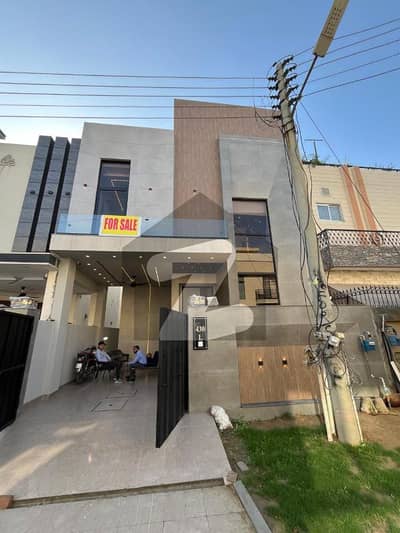 ڈی ایچ اے 11 رہبر سیکٹر 2 ڈی ایچ اے 11 رہبر,لاہور میں 3 کمروں کا 5 مرلہ مکان 2.75 کروڑ میں برائے فروخت۔