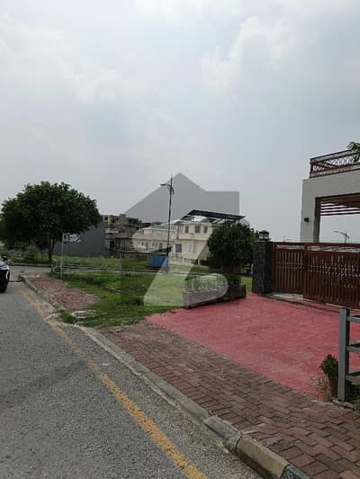 بحریہ انکلیو - سیکٹر سی 2 بحریہ انکلیو,بحریہ ٹاؤن,اسلام آباد میں 10 مرلہ رہائشی پلاٹ 2.2 کروڑ میں برائے فروخت۔