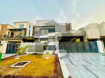 ڈی ۔ 12/4 ڈی ۔ 12,اسلام آباد میں 10 کمروں کا 1 کنال مکان 30.0 کروڑ میں برائے فروخت۔