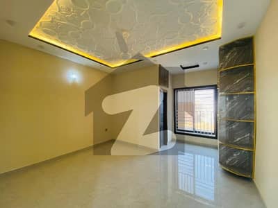 نیو سٹی فیز 2 نیو سٹی,واہ میں 5 کمروں کا 7 مرلہ مکان 3.25 کروڑ میں برائے فروخت۔