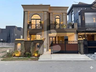 ڈی ایچ اے 9 ٹاؤن ڈیفنس (ڈی ایچ اے),لاہور میں 3 کمروں کا 5 مرلہ مکان 2.12 کروڑ میں برائے فروخت۔