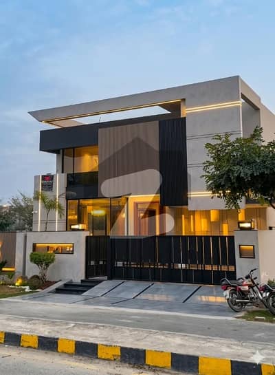 ڈی ایچ اے فیز 7 - بلاک وائے فیز 7,ڈیفنس (ڈی ایچ اے),لاہور میں 5 کمروں کا 10 مرلہ مکان 4.5 کروڑ میں برائے فروخت۔