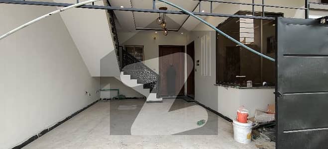 "5 Marla Brand New Luxury House for Sale!