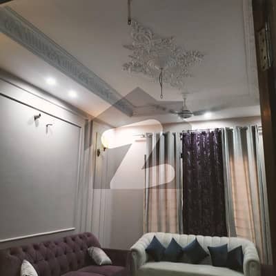 خیابان امین - بلاک این خیابانِ امین,لاہور میں 5 کمروں کا 10 مرلہ مکان 3.1 کروڑ میں برائے فروخت۔