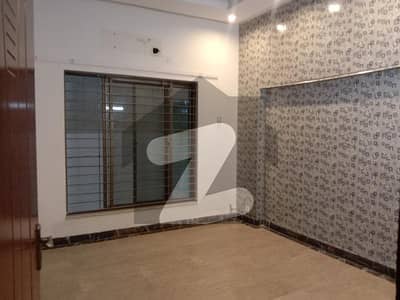 ڈی ایچ اے فیز 5 ڈیفنس (ڈی ایچ اے),لاہور میں 3 کمروں کا 6 مرلہ مکان 1.4 لاکھ میں کرایہ پر دستیاب ہے۔