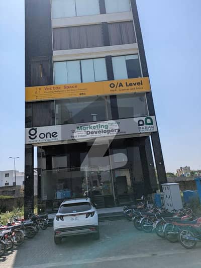 ڈی ایچ اے فیز 8 - کمرشل براڈوے ڈی ایچ اے فیز 8,ڈیفنس (ڈی ایچ اے),لاہور میں 8 مرلہ دفتر 95.0 ہزار میں کرایہ پر دستیاب ہے۔