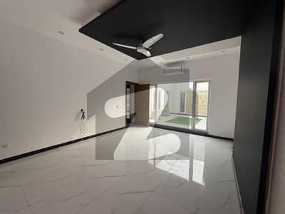 ڈی ایچ اے فیز 7 - بلاک ایس فیز 7,ڈیفنس (ڈی ایچ اے),لاہور میں 5 کمروں کا 1 کنال مکان 3.6 لاکھ میں کرایہ پر دستیاب ہے۔