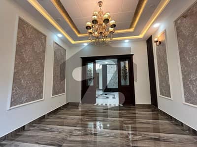 این ایف سی 1 لاہور میں 5 کمروں کا 10 مرلہ مکان 3.95 کروڑ میں برائے فروخت۔